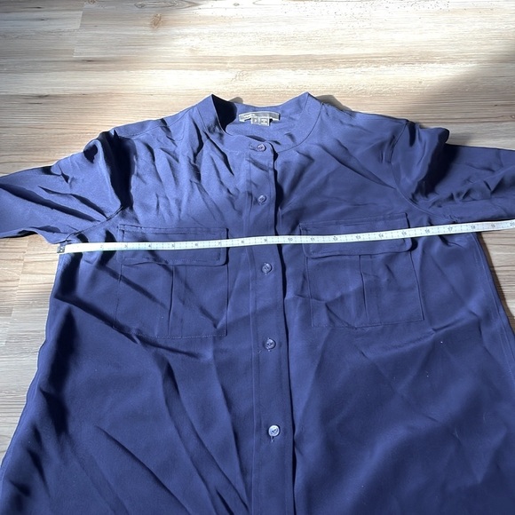 Vince Womens Silk Button Down blouse Size 2 Navy Classic Designer Luxury - Picture 6 of 10